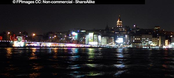Night photo of Galata Bridge with restaurants