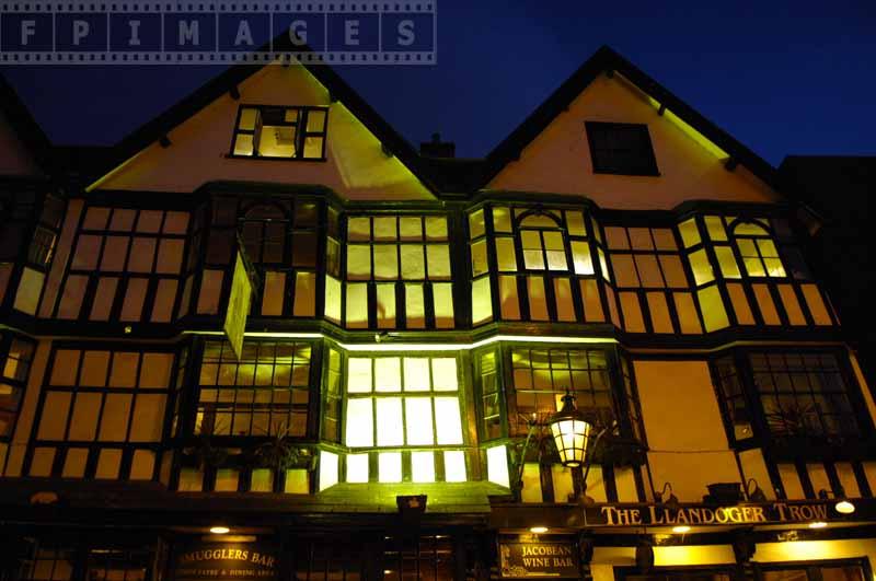 Llnadoger Trow at night