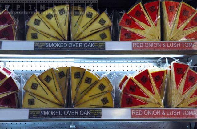 Red onion and smoked oak cheddar cheese