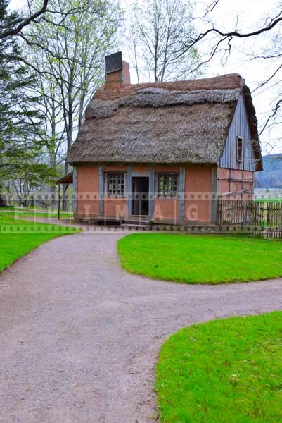 Small Acadian house with thatched roof, pictures of buildings