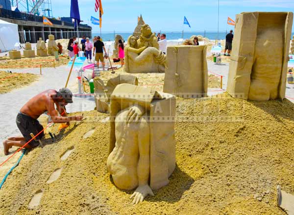 DO AC sand sculpting at Atlantic City beach people photos