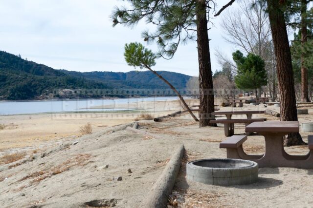 Lake Hemet camping picnic area