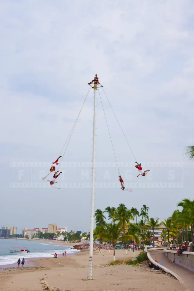 view of the Malecon, the beach and the papantla pole flyers show.