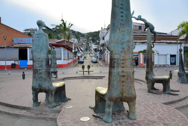 statues that can be used as street benches