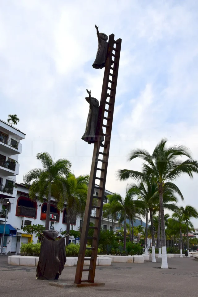 &quot;stairway to heaven&quot; statue