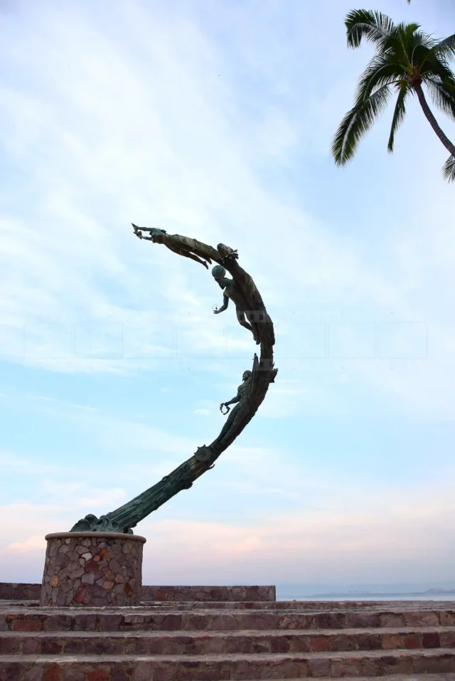 abstract statue that looks like a tree of life