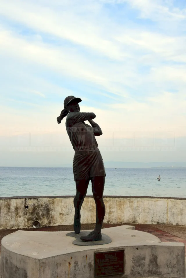 female golfer swinging sculpture