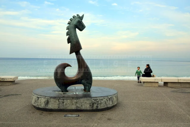 Statue reminding a horse chess figure